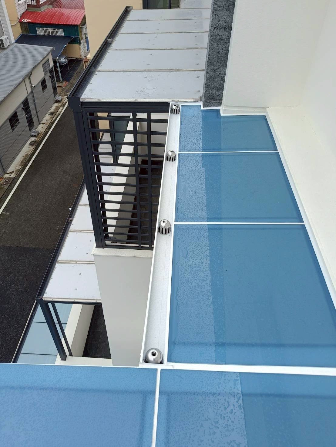 台南白色骨架採光罩